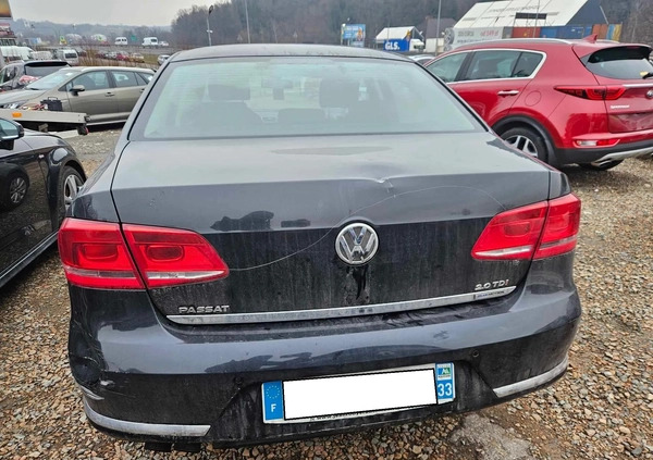 Volkswagen Passat cena 18400 przebieg: 297000, rok produkcji 2013 z Dzierżoniów małe 121